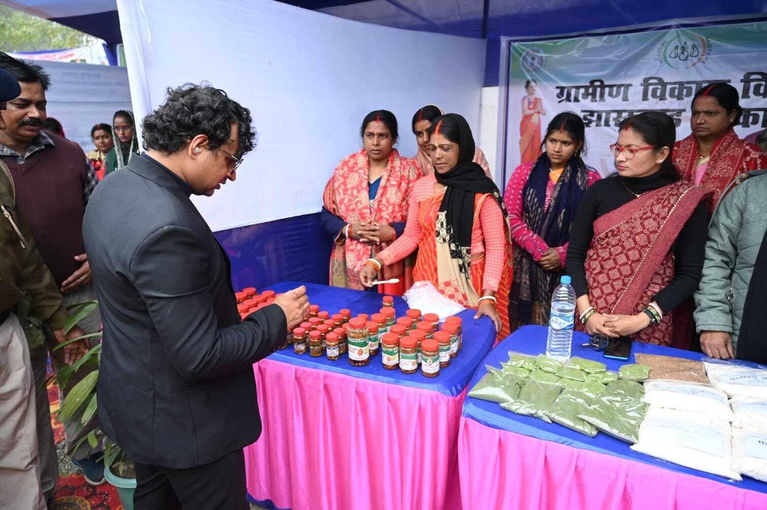 गेहूं में सुरेश, मक्का में देवाशीष का उत्पाद प्रथम, विजेताओं को किया गया सम्मानित