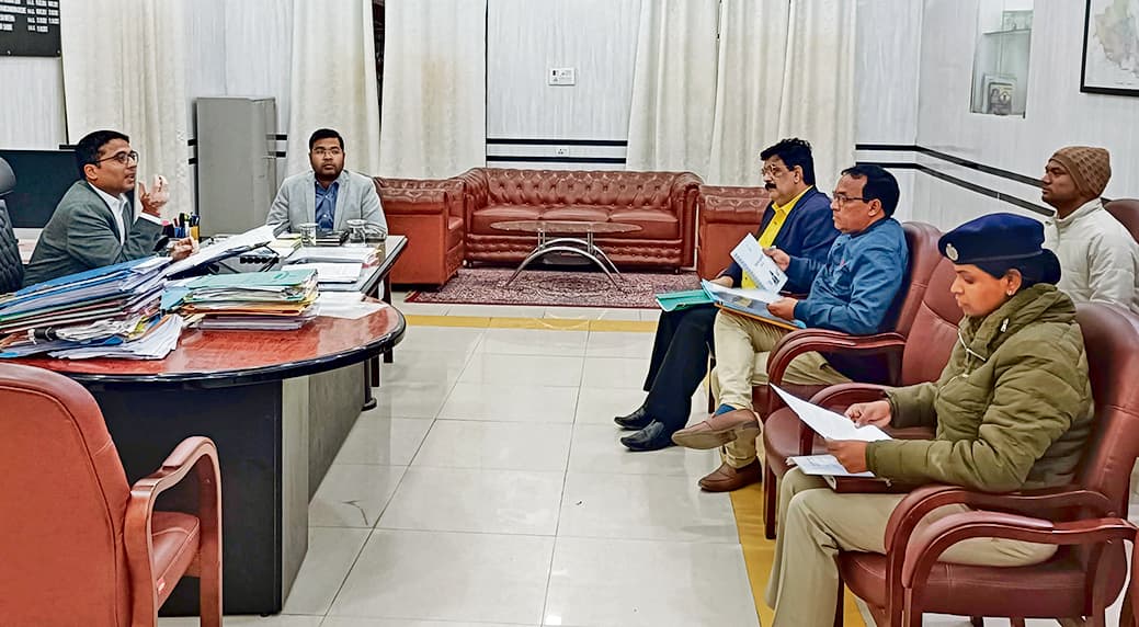 Chapra News : ऑटो व इ-रिक्शा के परिचालन के लिए निर्धारित किया जायेगा रूट