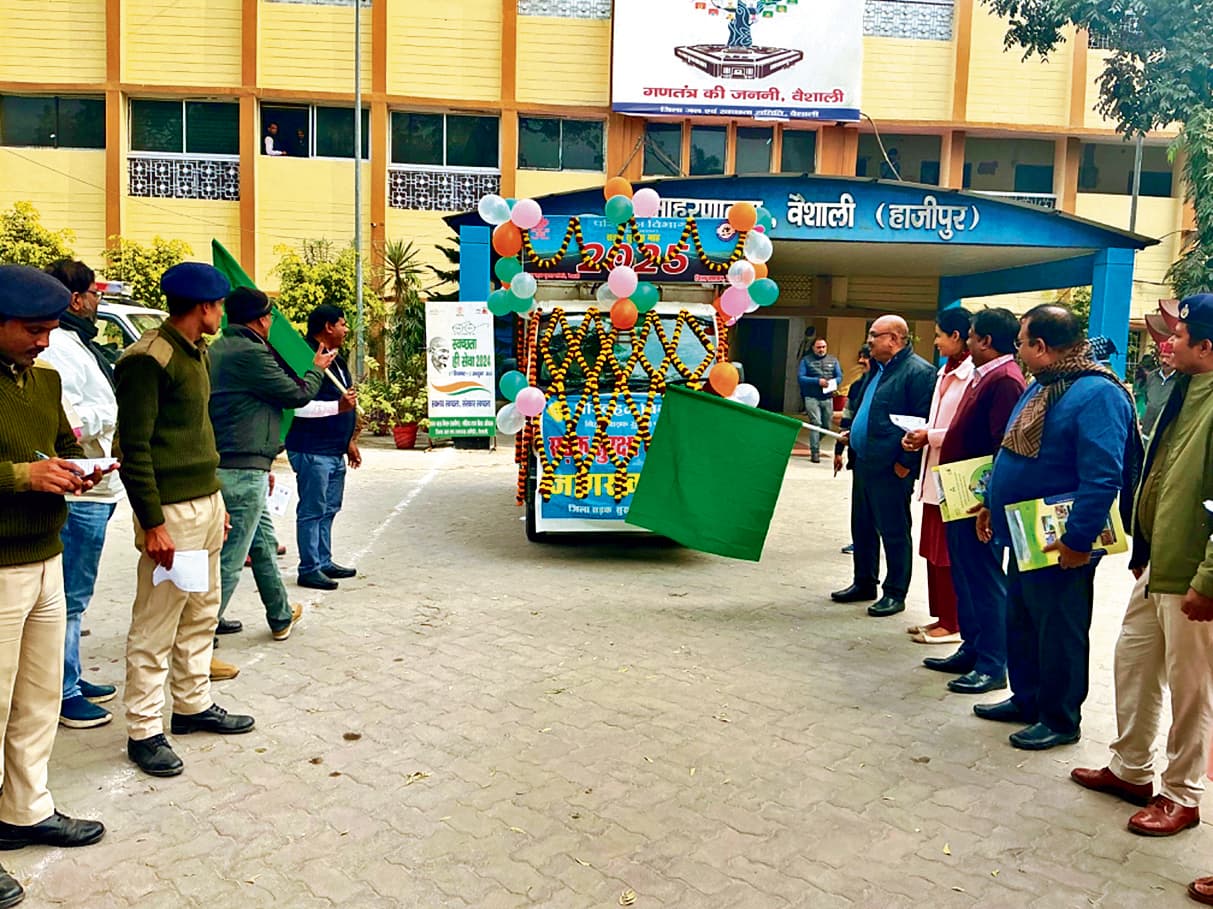 सड़क सुरक्षा व हादसे को कम करने के लिए लोगों में जागरूकता जरूरी : एडीएम