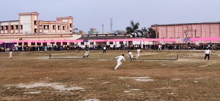 Madhubani News : सोनपुर की टीम जनकपुर को हराकर सेमीफाइनल में बनायी जगह