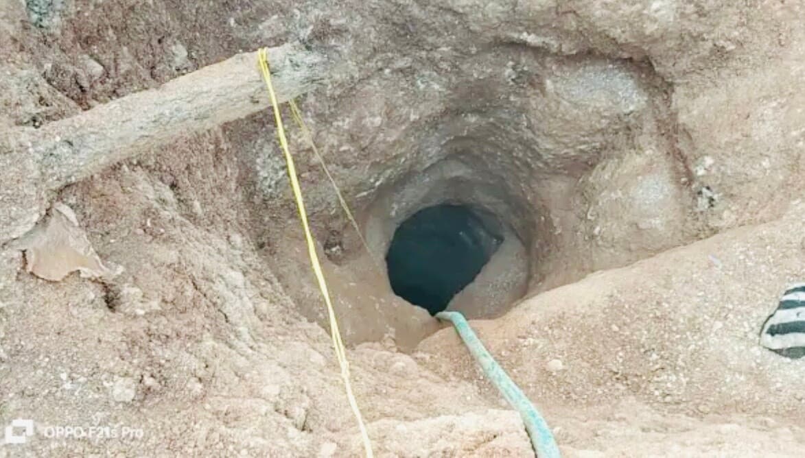 Giridih News :असुरहड्डीजंगल से बेशकीमती पत्थरों की हो रही तस्करी