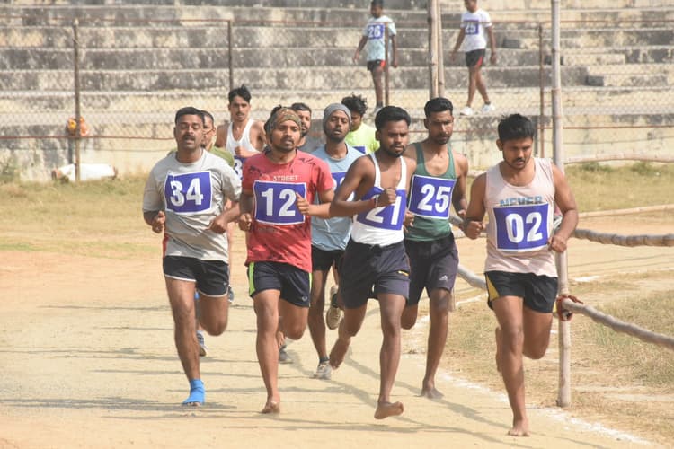 Dhanbad News : चौकीदार बहाली : दूसरे दिन 134 अभ्यर्थी हुए सफल