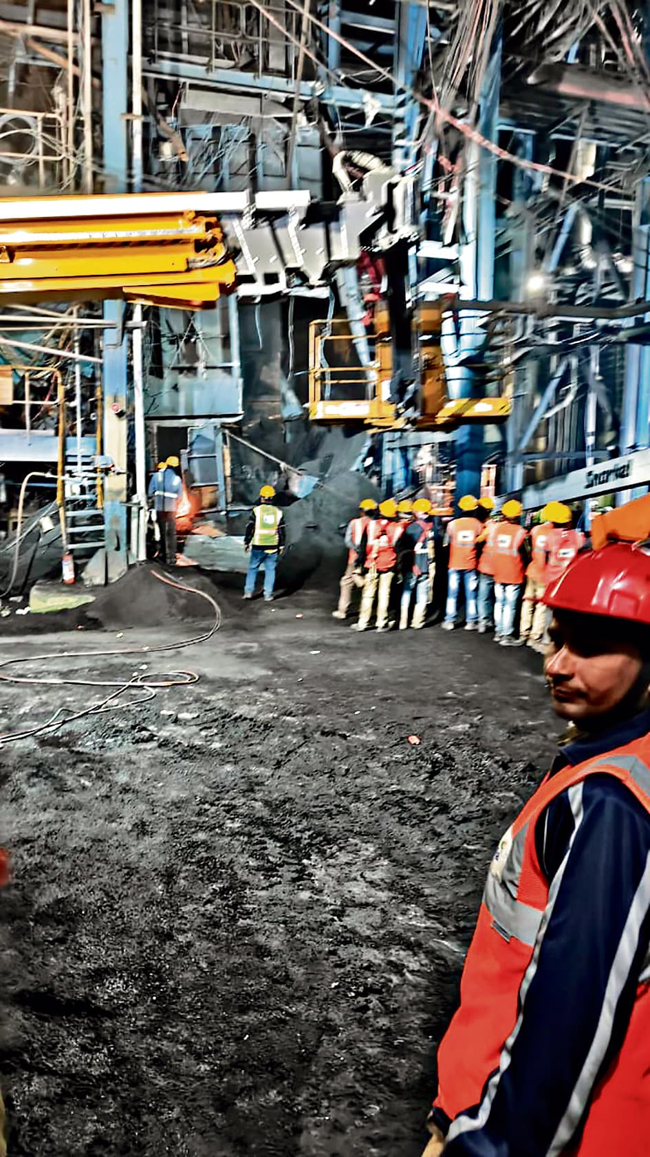 Rourkela News: डालमिया सीमेंट कारखाना में कोयला के ढेर में दबे तीन श्रमिकों का सुराग नहीं, बचाव कार्य जारी