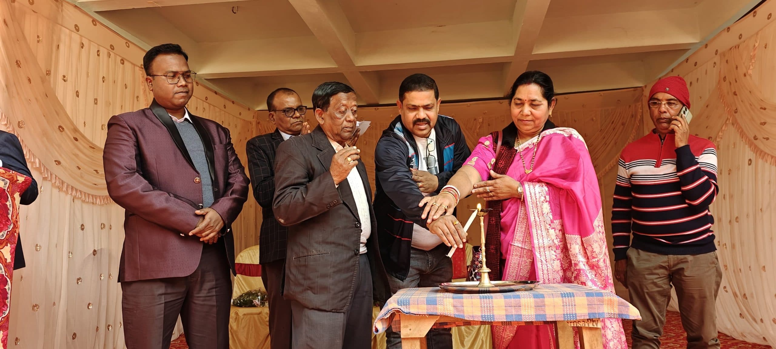 Chaibasa News : पूर्ववर्ती छात्रों ने पुरानी यादों को ताजा किया