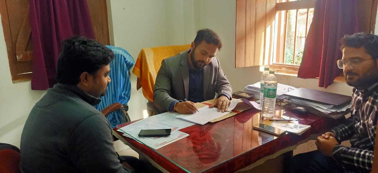 डीसीएलआर ने अंचल कार्यालय का किया निरीक्षण, सीओ को दिये निर्देश