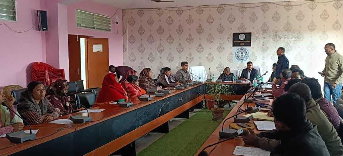 पेयजल एवं स्वच्छता प्रमंडल के अधिकारी को किया शोकॉज