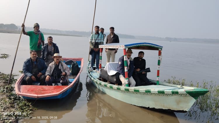 25 हजार से अधिक प्रवासी पक्षी पहुंचे उधवा झील आश्रयणी