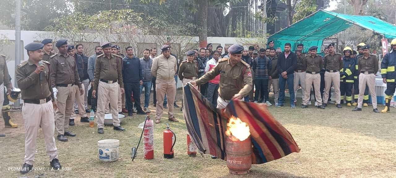 समाहरणालय परिसर में भूकंप व अगलगी पर आधारित मॉकड्रिल का आयोजन