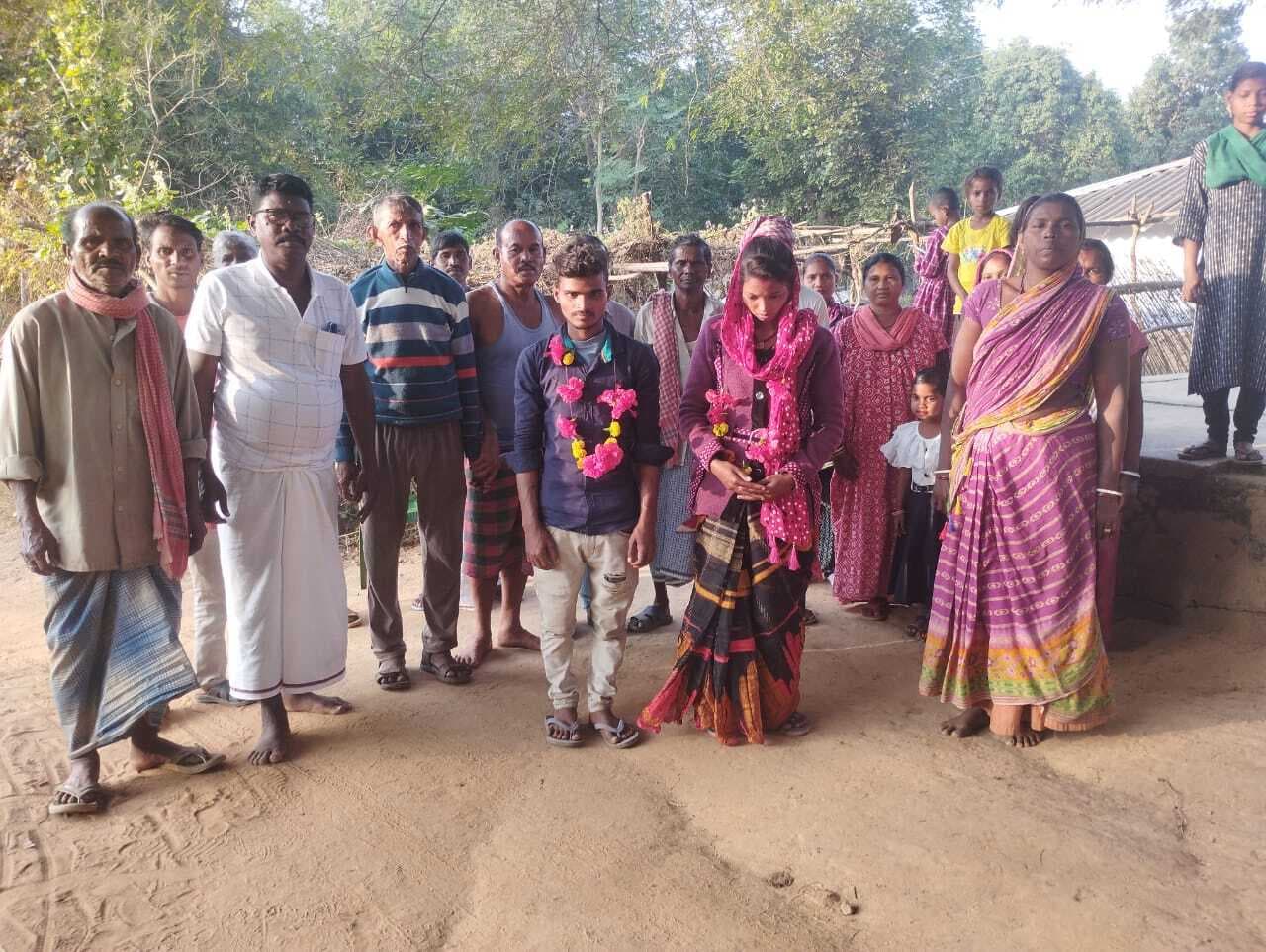 East Singhbhum news : चाची संग फरार हुआ भतीजा, ग्रामीणों ने कराया विवाह