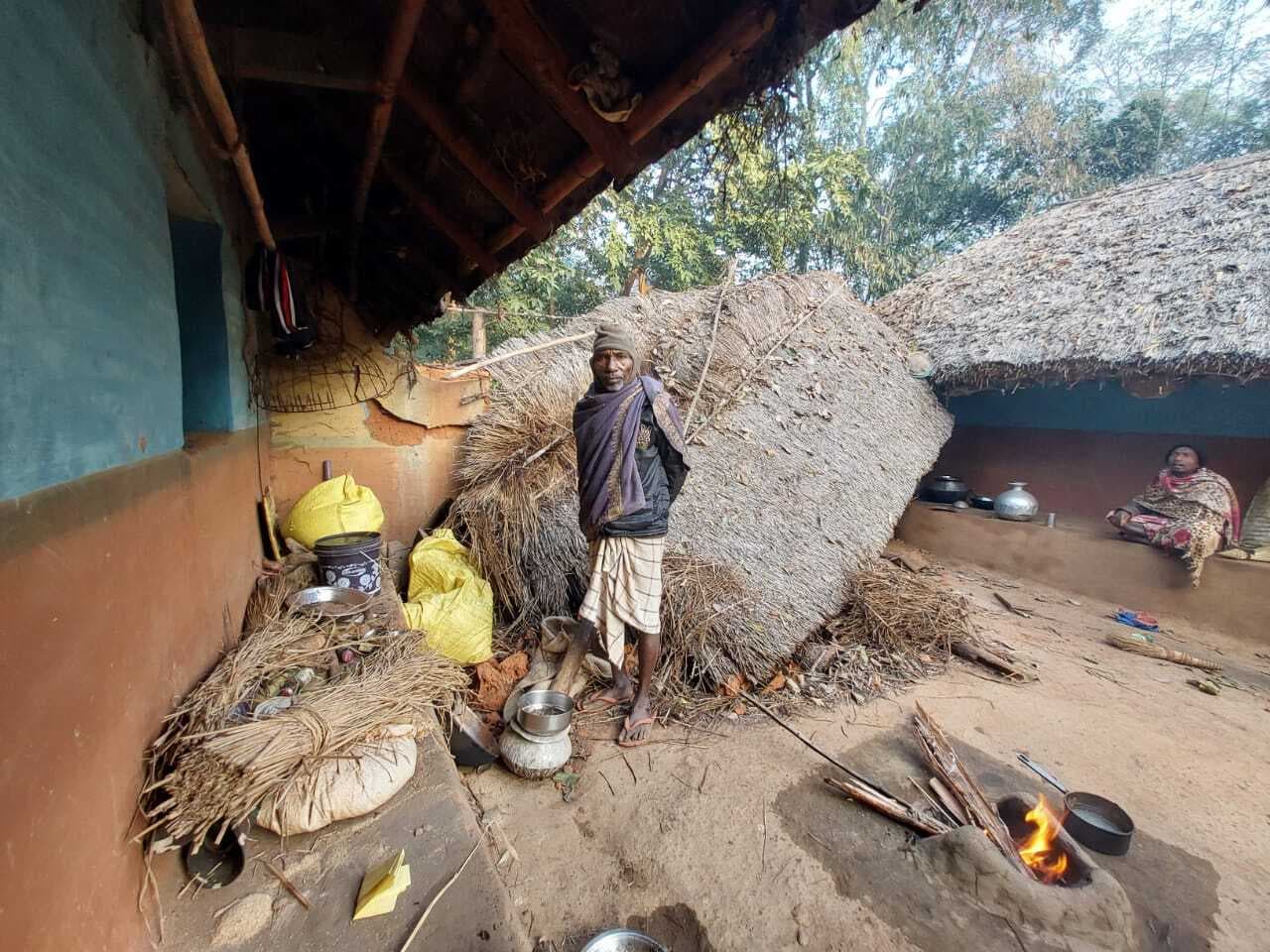 East Singhbhum news : हाथी ने तीन घरों को तोड़ा, एफसीआइ गोदाम में अनाज खाया