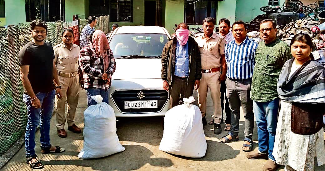Rourkela News: राउरकेला स्टेशन के पास 38 किलो गांजा के साथ एक महिला समेत दो तस्कर गिरफ्तार