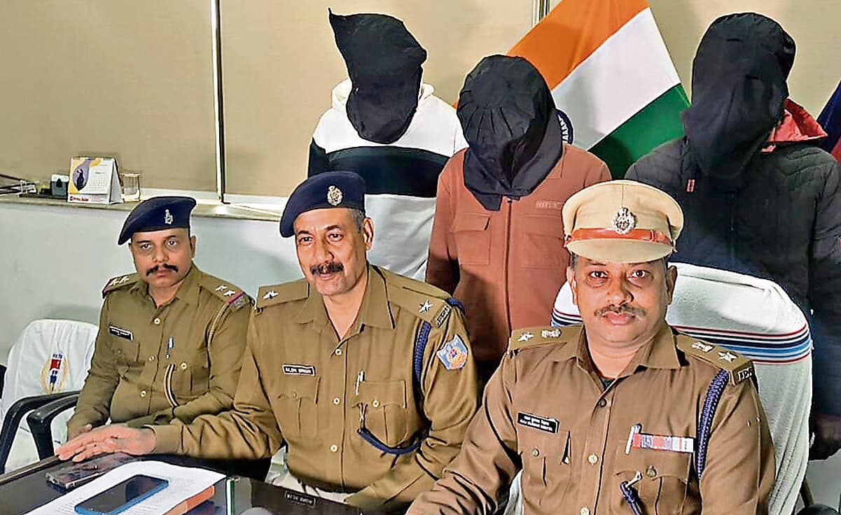 Ranchi News : एक लाख का असली नोट लेकर तीन लाख का नकली नोट देने वाले गिरोह के तीन गिरफ्तार