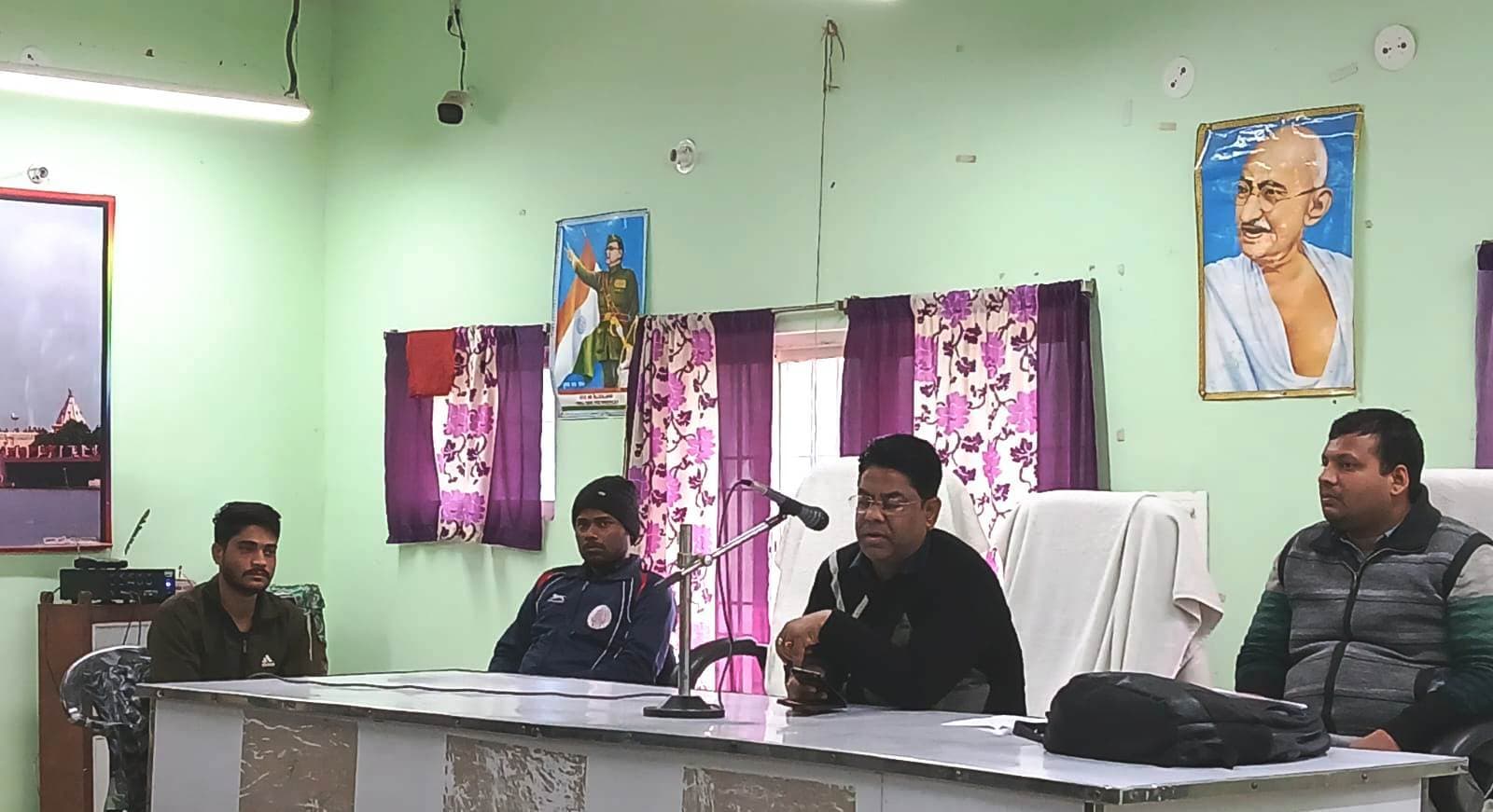 Bhagalpur news बैठक में अनुपस्थित स्कूल प्रधानों पर होगी कार्रवाई