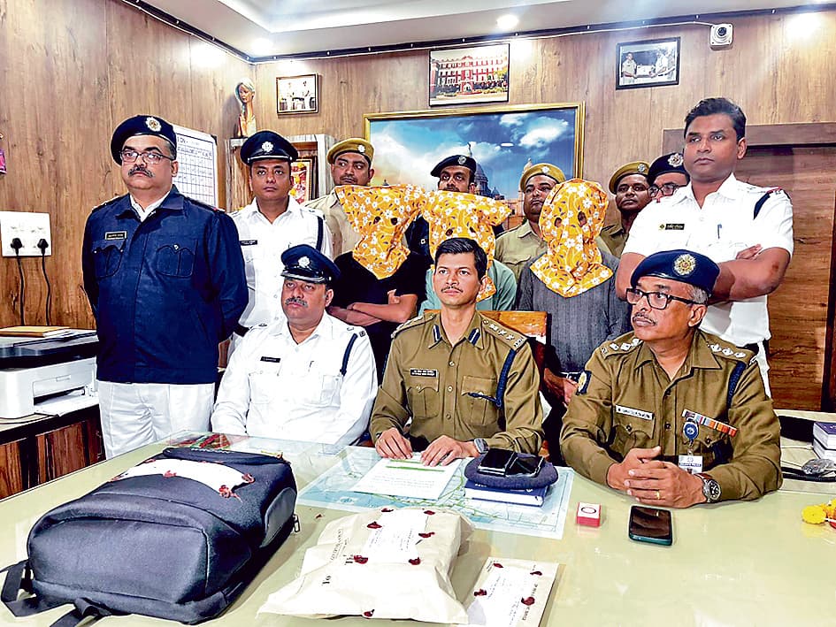 करया : 11.60 लाख की छिनतई के मामले में पुलिस ने तीन को पकड़ा