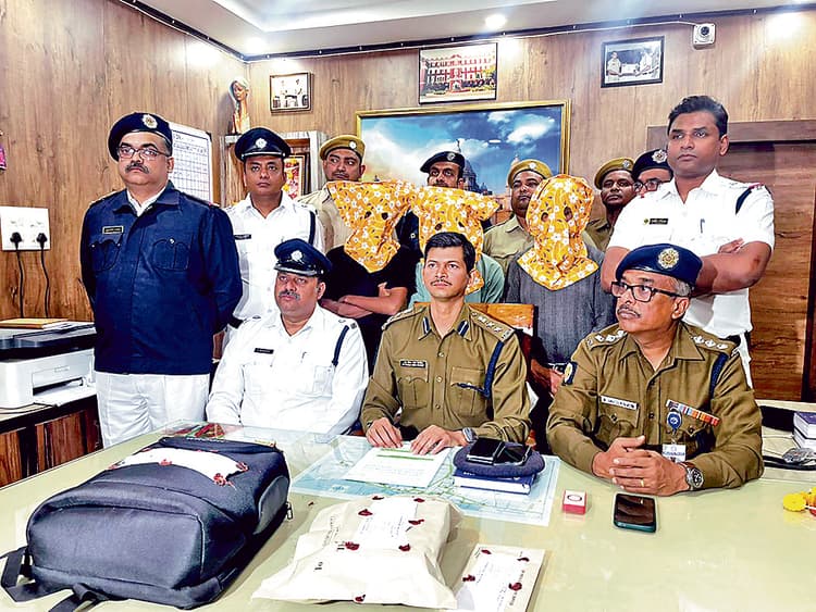 करया : 11.60 लाख की छिनतई के मामले में पुलिस ने तीन को पकड़ा