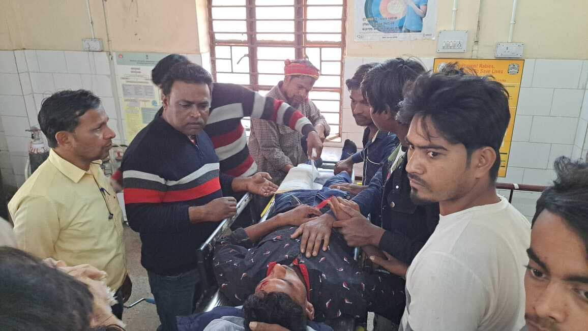 सड़क हादसे में छह लोग जख्मी, दो की स्थिति नाजुक