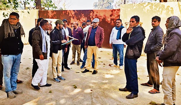 हसनबाजार में एसडीओ ने की कलस्टर योजनाओं की समीक्षा