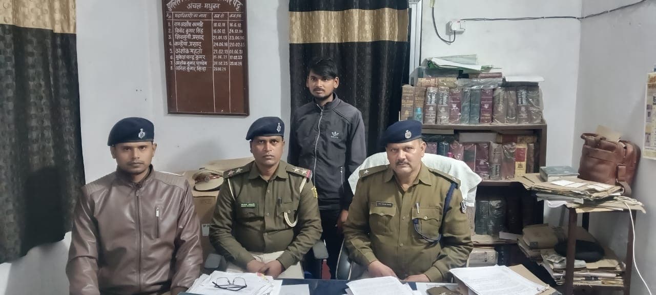 आभूषण व्यवसायी से लूट में 20 हजार का इनामी बिट्टू यादव गिरफ्तार