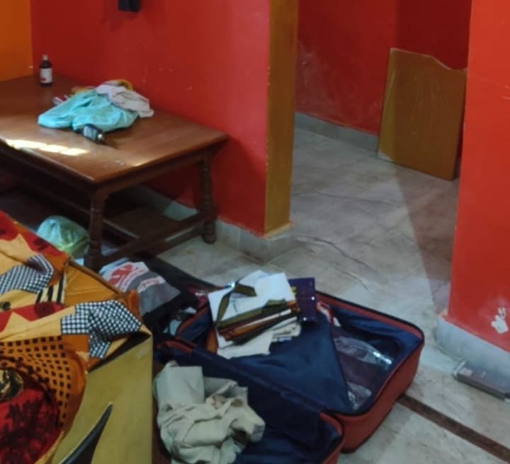 बंद घर से नकदी समेत लाखों के जेवरात की चोरी