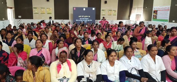 Chaibasa News : सामाजिक सहभागिता से कुपोषण मुक्त होगा बचपन : मंत्री