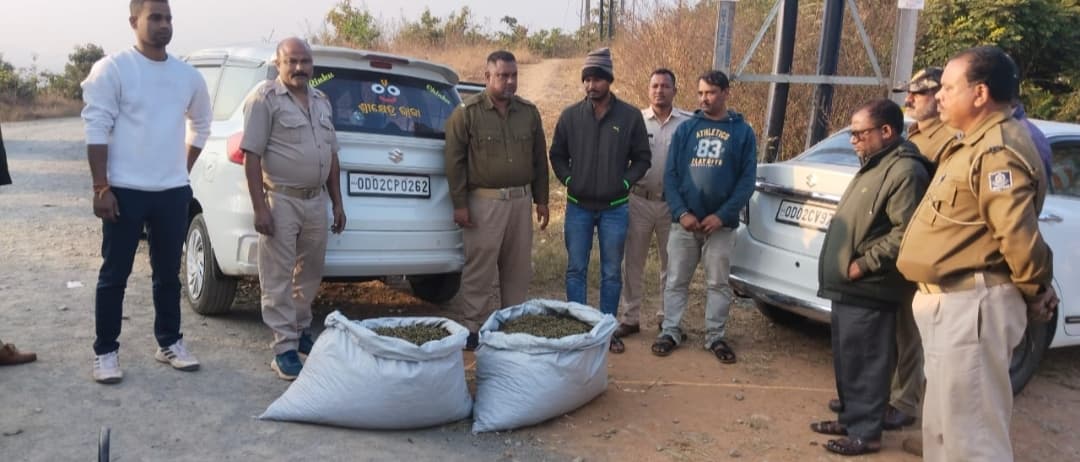 Chaibasa News : वाहन जांच में कार से 50 किलो गांजा जब्त, चार गिरफ्तार