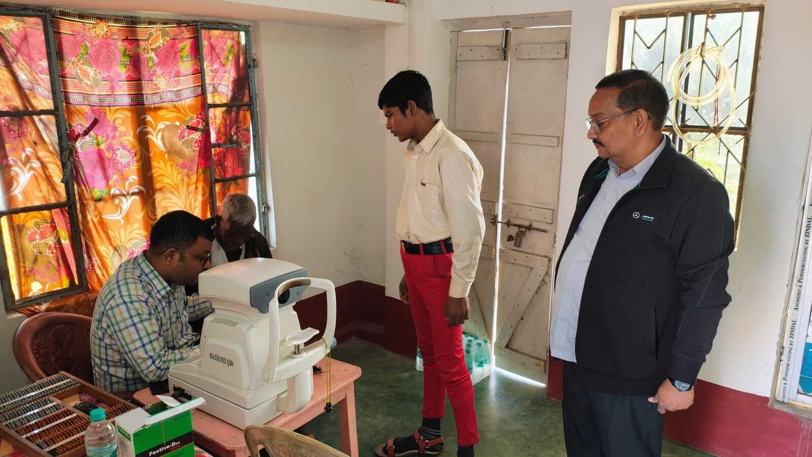 बरहरवा :::   समाजसेवी सुमन ने किया निःशुल्क नेत्र जांच शिविर का आयोजन