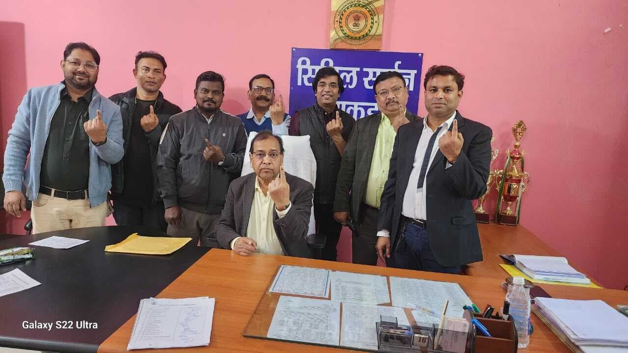 झासा के दो पदों पर जिले के 23 सदस्यों ने डाले वोट