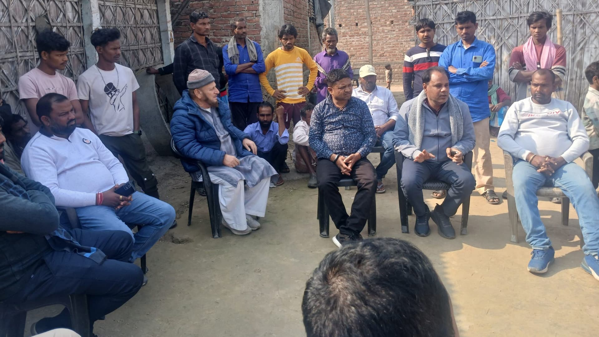 दूधीभीत्ता में जनप्रतिनिधियों ने किया डोर टू डोर संपर्क