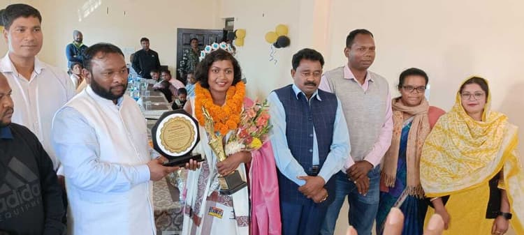 आदिवासी लड़कियों के लिये रोल मॉडल है अभिजल : विधायक