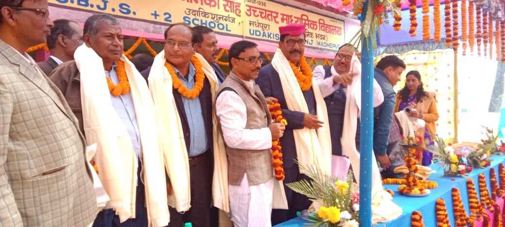 तीन शिक्षकों का एक साथ हुआ विदाई सह सम्मान समारोह