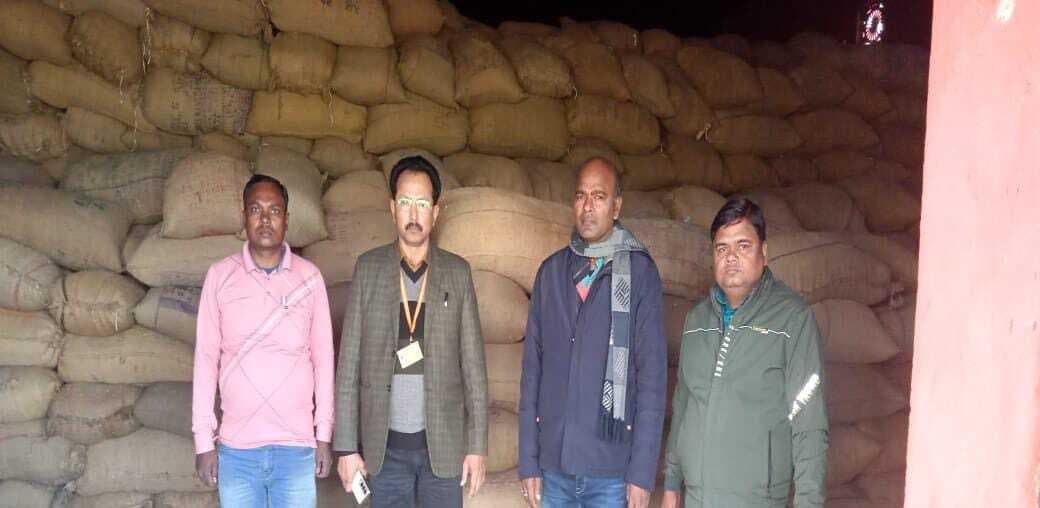 सहकारिता विभाग के उप सचिव ने विभिन्न पैक्सों का किया निरीक्षण