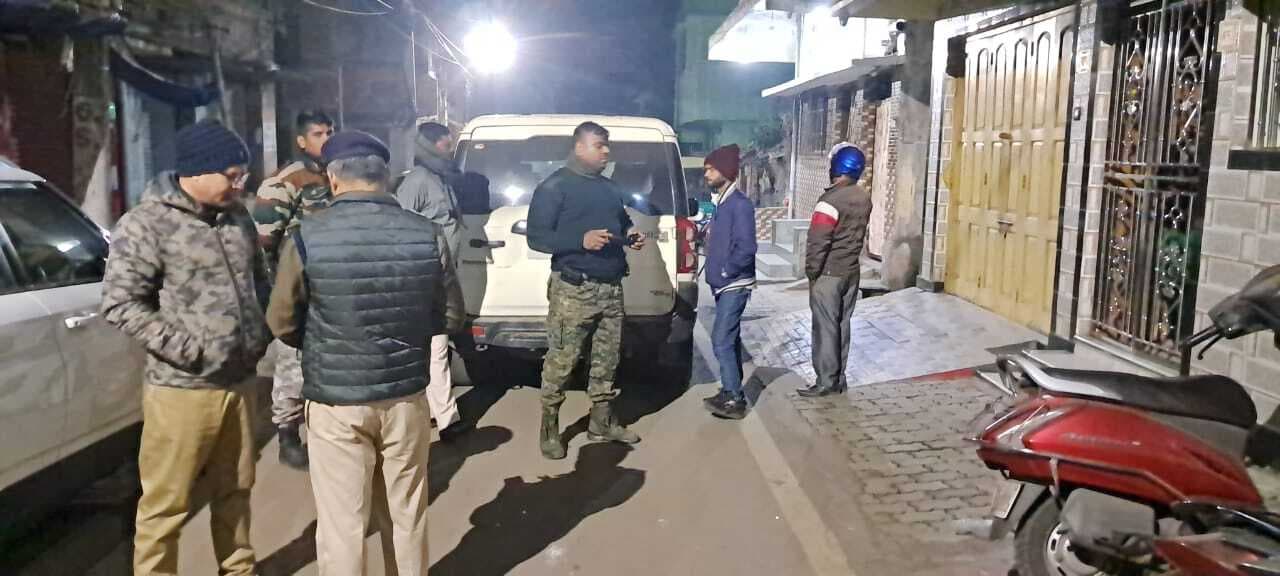 Jamshedpur News : पारदी गिरोह की तलाश में देर रात पुलिस ने चलाया सघन अभियान, कई संदिग्धों से पूछताछ