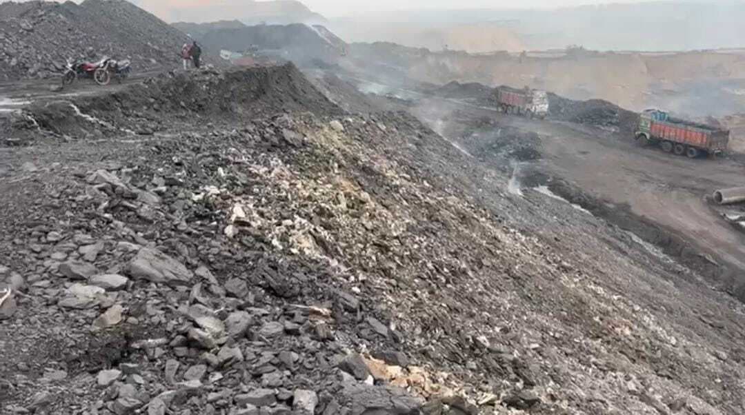 ओबी मिलाकर दिया जा रहा कोयला, बढ़ रही परेशानी