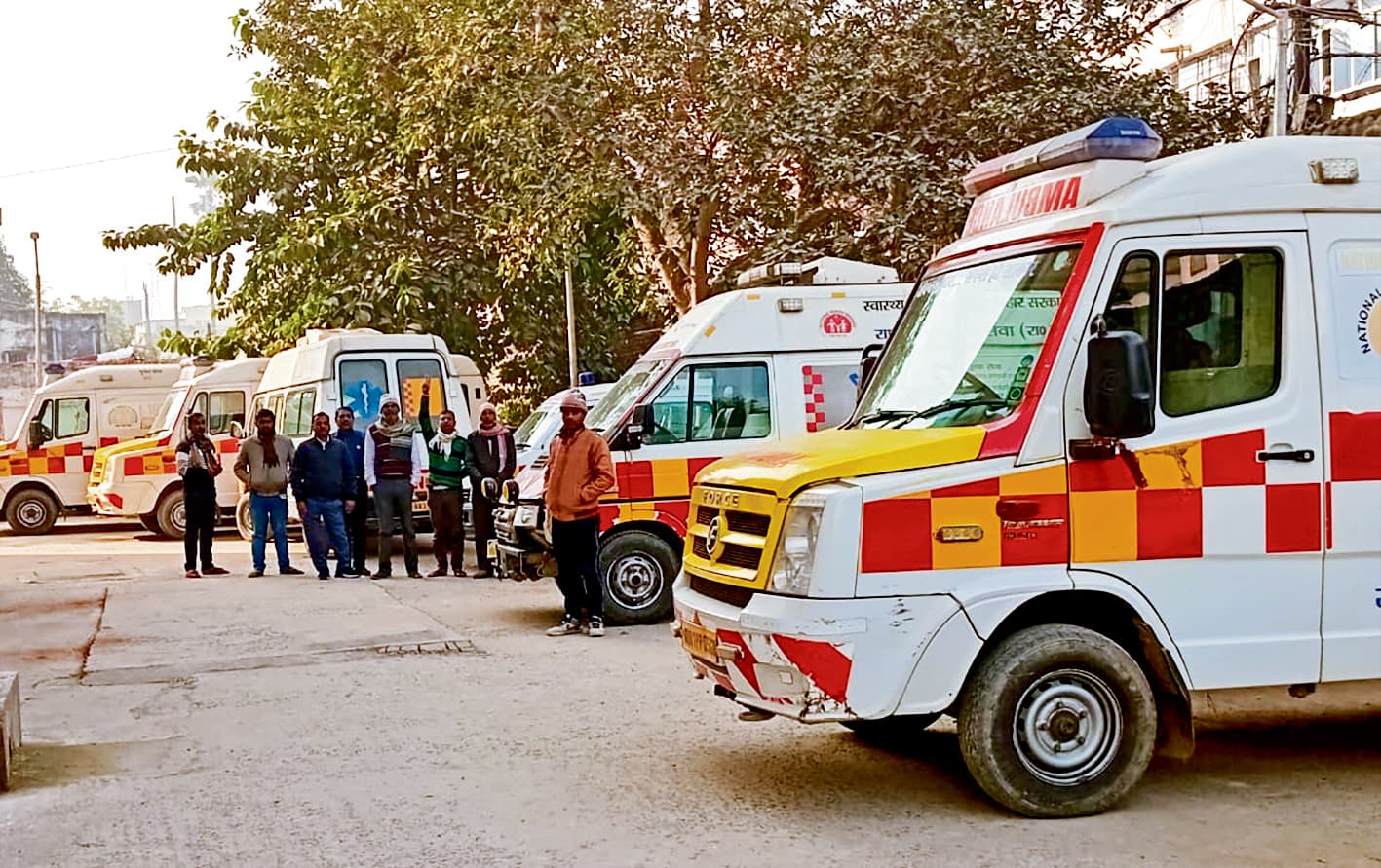 दूसरे दिन भी जारी रही 102 एंबुलेंस चालकों की हड़ताल, निजी एंबुलेंस को देना पड़ रहा अधिक किराया