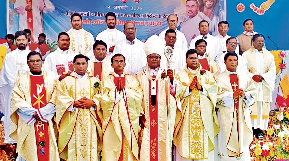 Ranchi News : पुरोहित जीवन में आदर्श का प्रदर्शन करें : आर्चबिशप