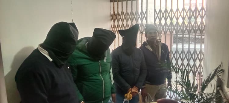 एटीएम कार्ड बदल ठगी करने वाले अंतरराज्यीय गिरोह के तीन धराये