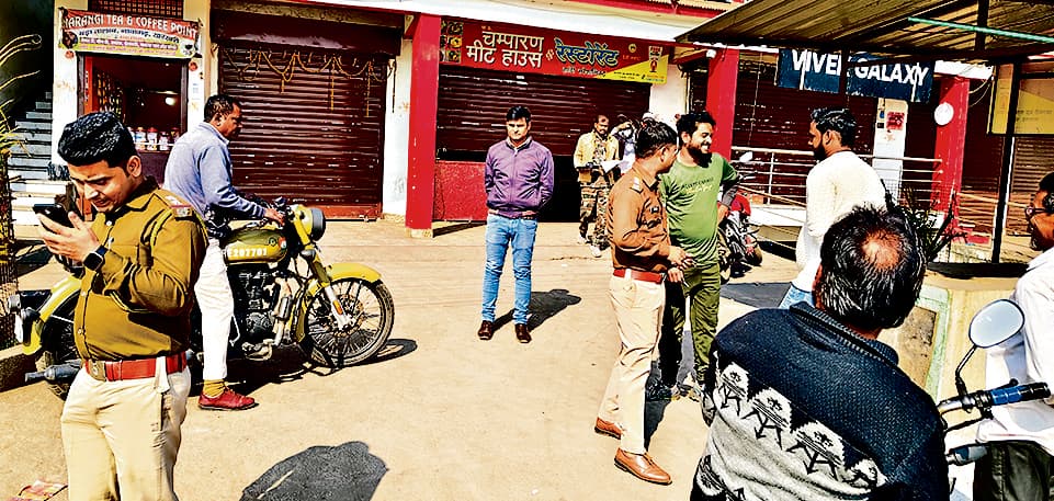 Dhanbad News: खरखरी खूनी संघर्ष मामले में छापेमारी जारी