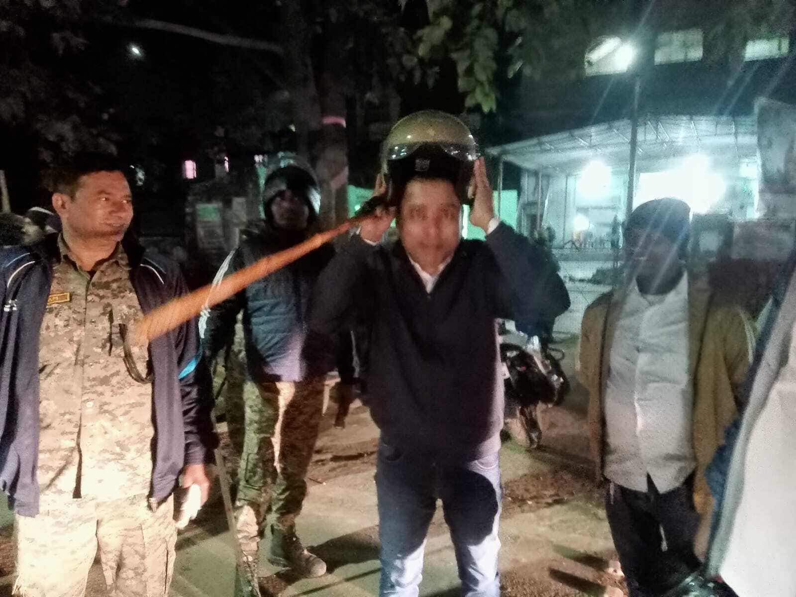 Dhanbad News : मस्जिद के इमाम पर युवक ने किया चाकू से हमला