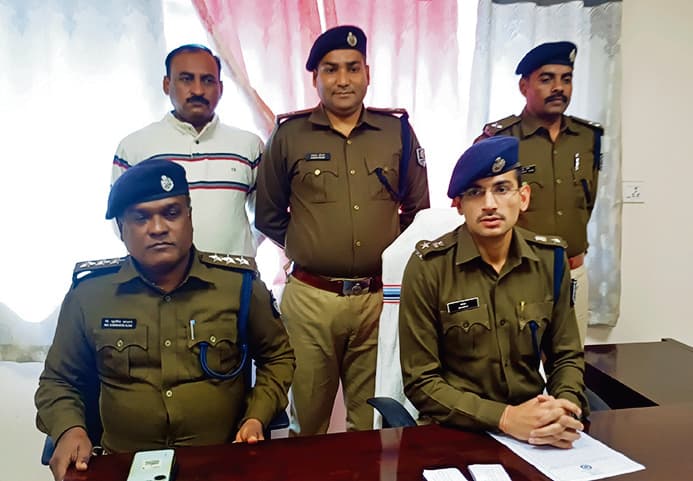 प्राचार्य को गोली मारने के मामले में दो धराये