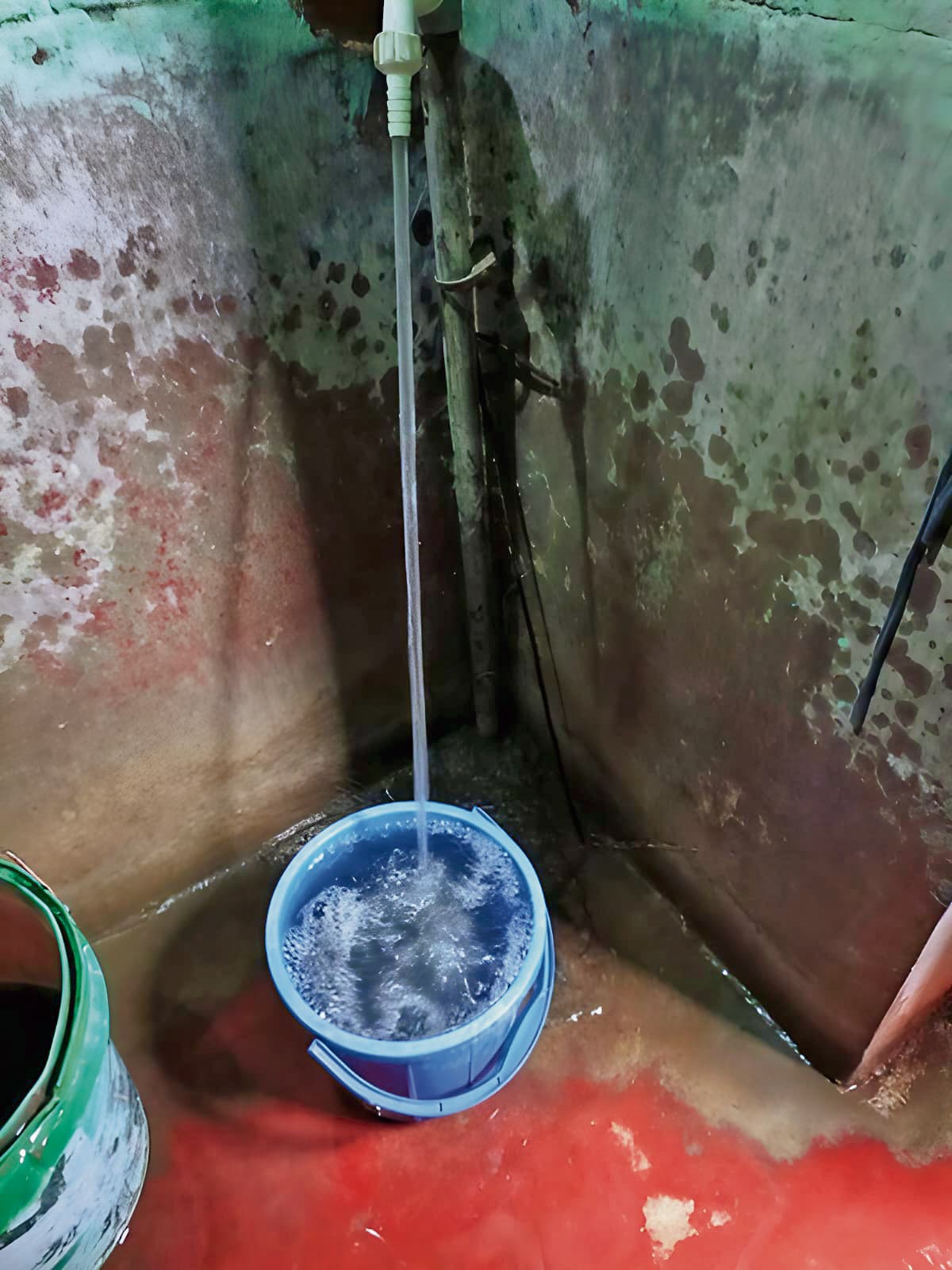 पाइपलाइन में लीकेज से नलों में आ रहा गंदा पानी