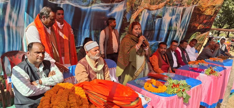 Giridih News :भाजपा ने वरिष्ठ कार्यकर्ताओं को किया सम्मानित