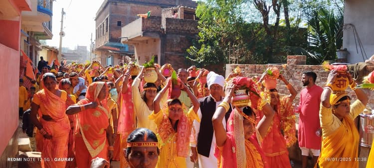 Giridih News :धरती मंडप प्राण प्रतिष्ठा को ले निकली कलश यात्रा