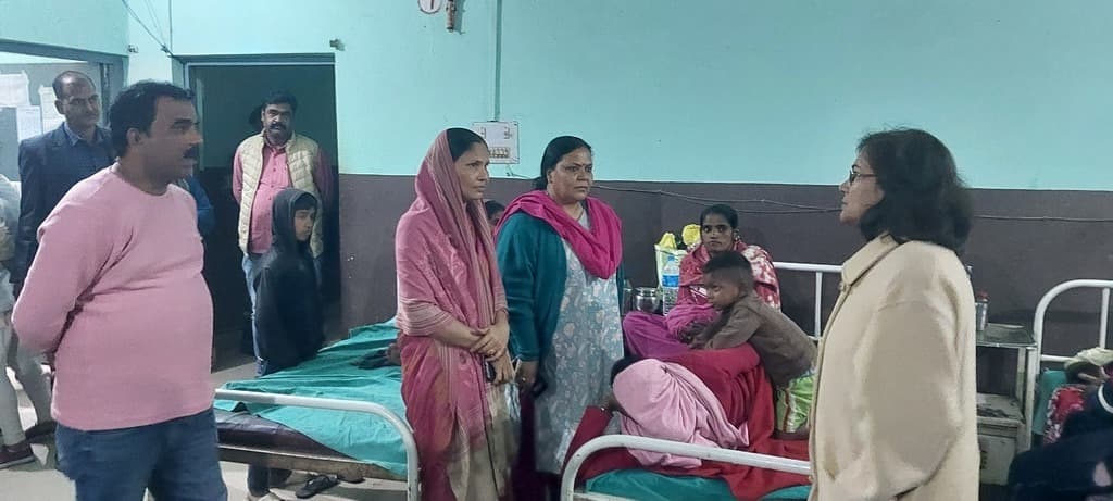 अस्पताल में अनियमितता पर मंत्री ने लगायी फटकार