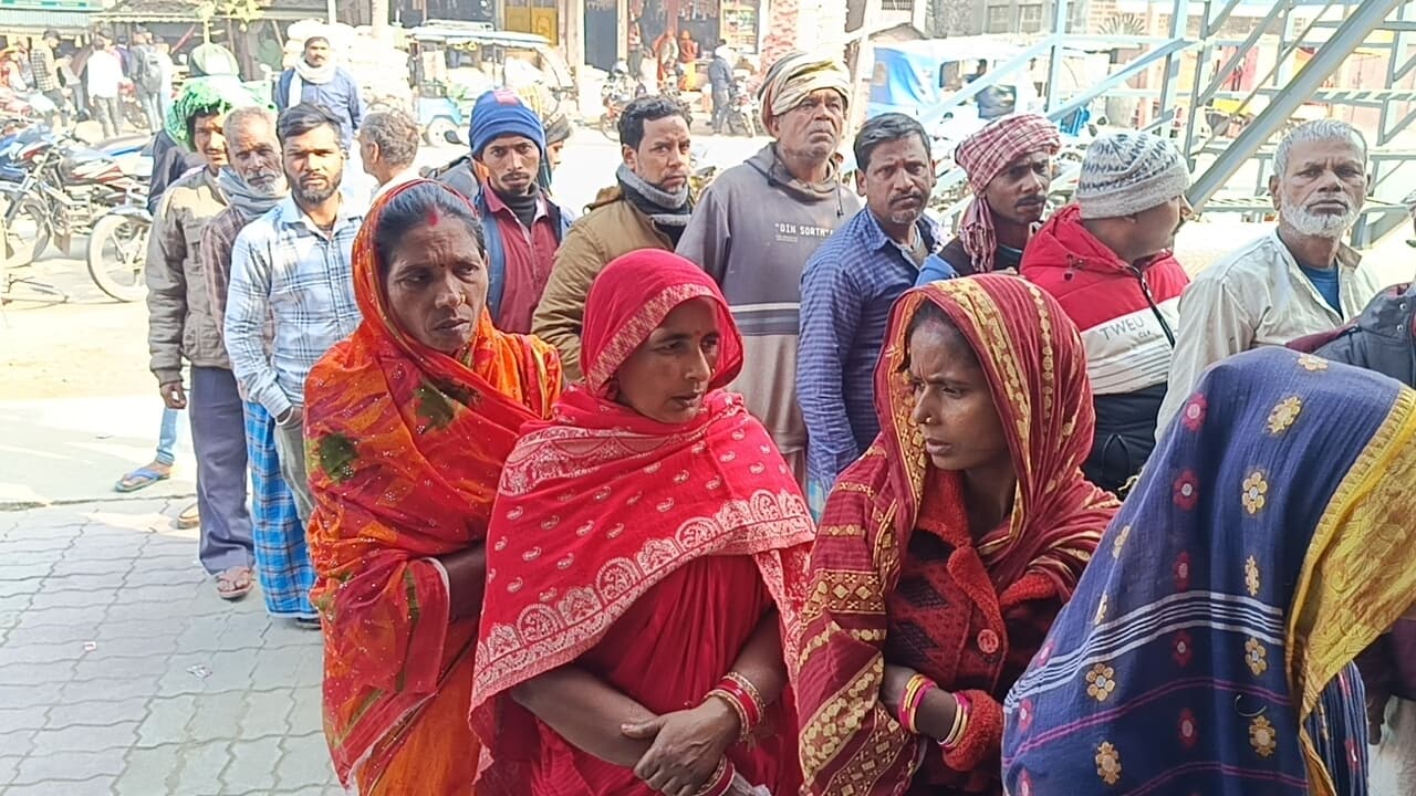 खाद की किल्लत से किसान परेशान