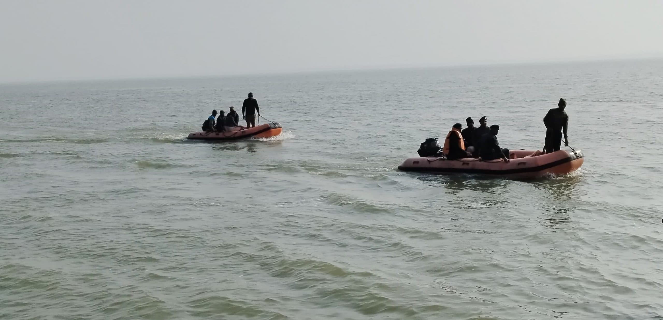 अमदाबाद नाव हादसा, 36 घंटे बाद भी लापता सात लोगों का नहीं चला पता