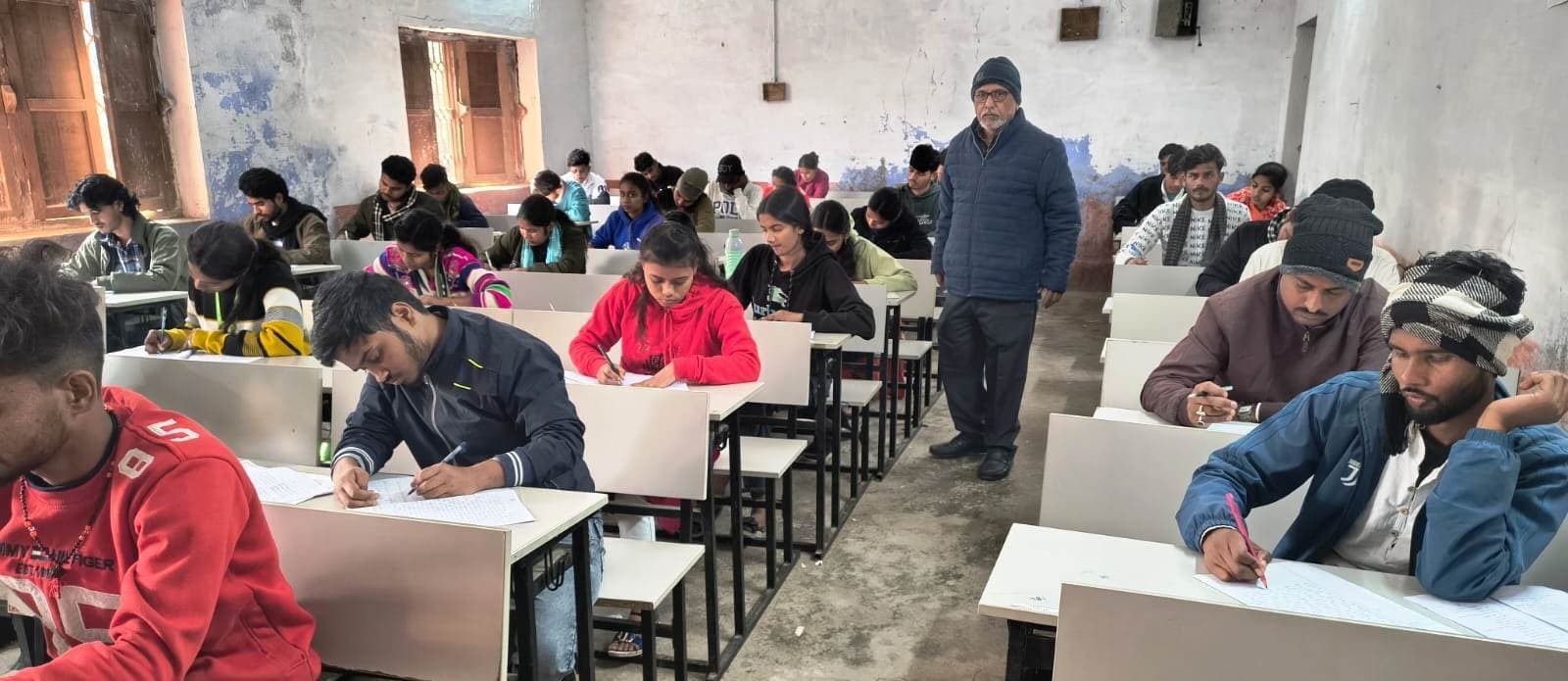 स्नातक सेमेस्टर-1 परीक्षा के चौथे दिन कदाचार के आरोप में तीन परीक्षार्थी निष्कासित