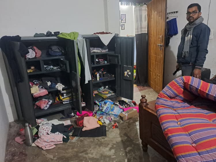 फौजी के घर से दो लाख के सामान की चोरी