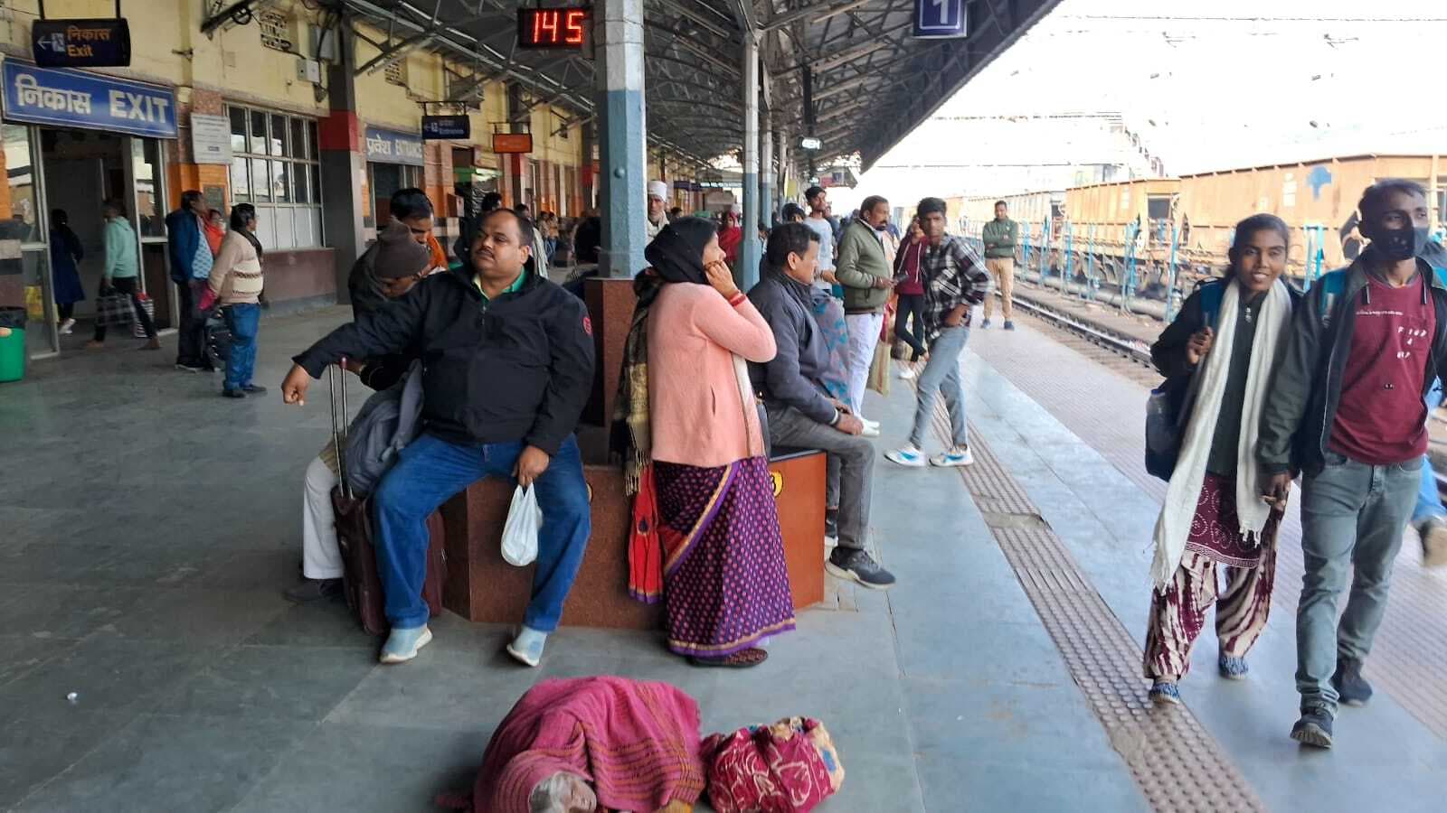 आठ घंटे विलंब से जमालपुर पहंची दिल्ली-कामाख्या ब्रह्मपुत्र मेल