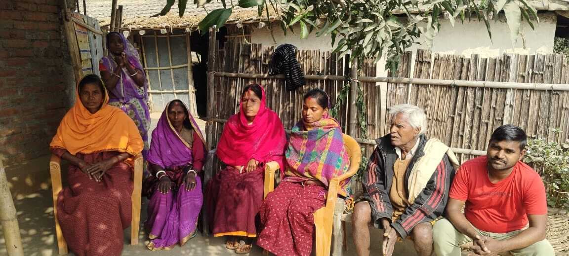 दस साल से लालटेन के सहारे गुजर रही रातें