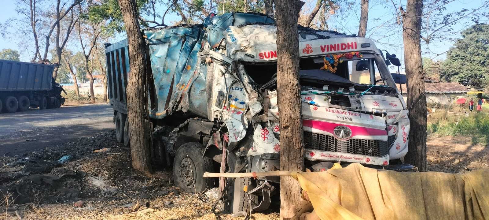 बारियातू के बरनी में दो हाइवा में टक्कर, चालक की मौत